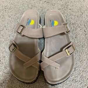 Maui Island Sandals Size 7